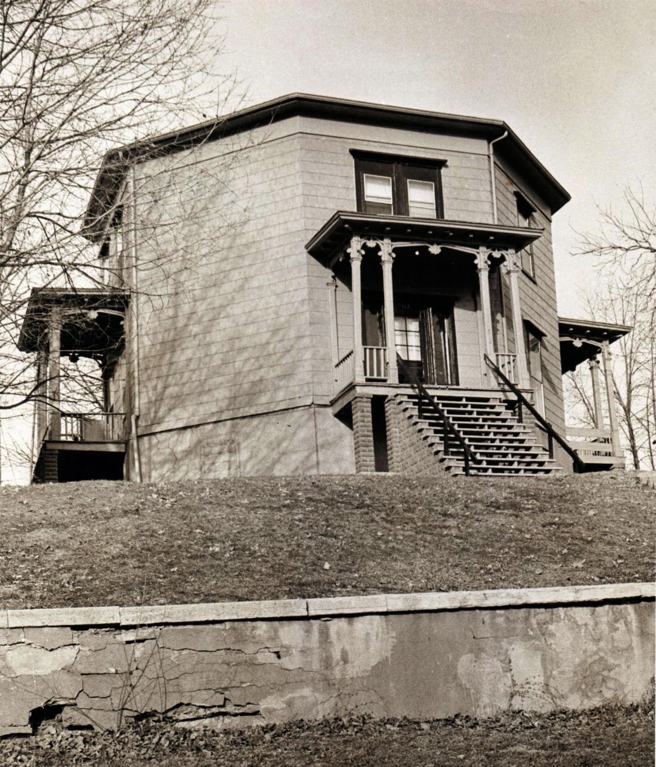19761229 -- Octagon House inspired by Orson Fowler